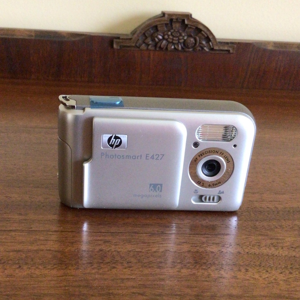 HP Photosmart E427 Silver Point-and-Shoot Digital Camera